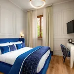 Navona Sky Palace בית הארחה
